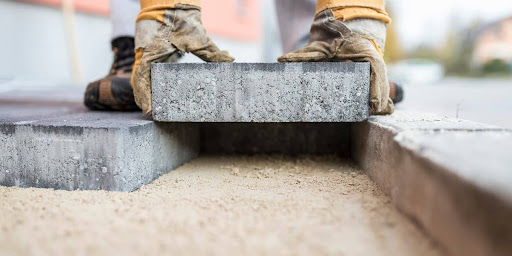 Pavers vs Concrete in Florida: Which Performs Better in Heat, Rain, and Coastal Conditions